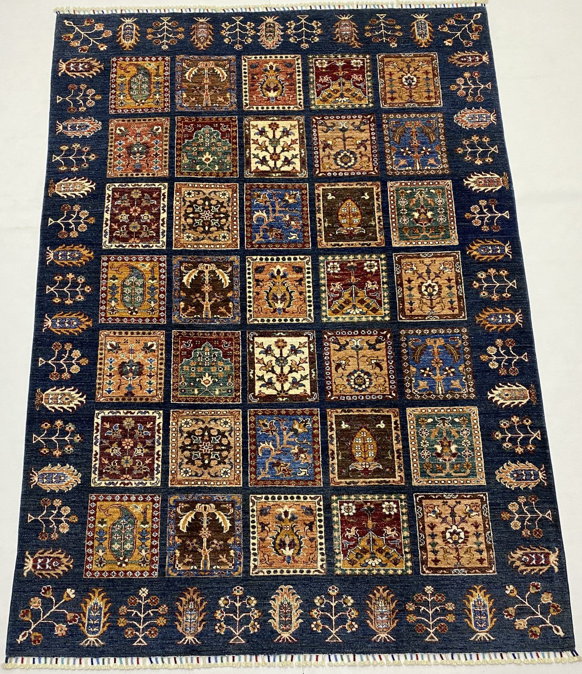 Gabbeh Bakhtari 174 x 238 CM