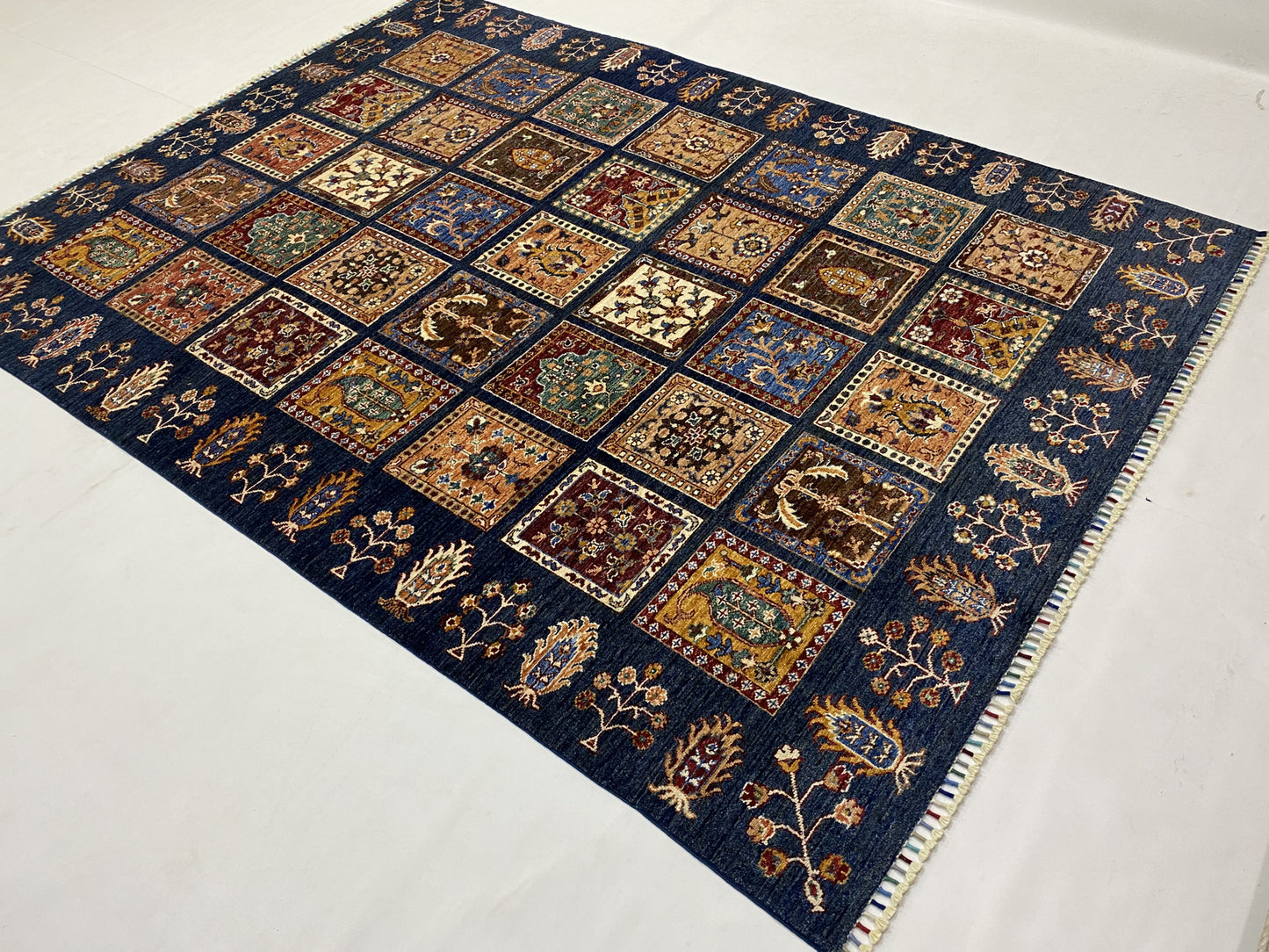 Gabbeh Bakhtari 174 x 238 CM