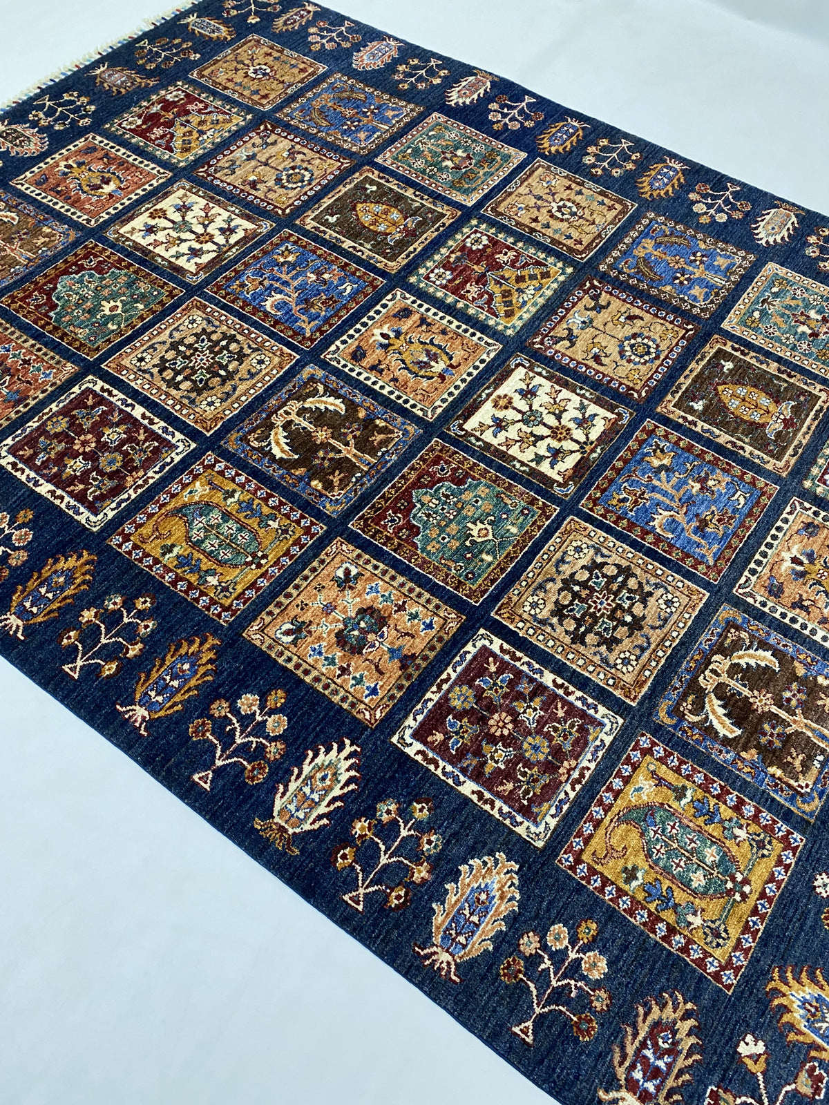 Gabbeh Bakhtari 174 x 238 CM