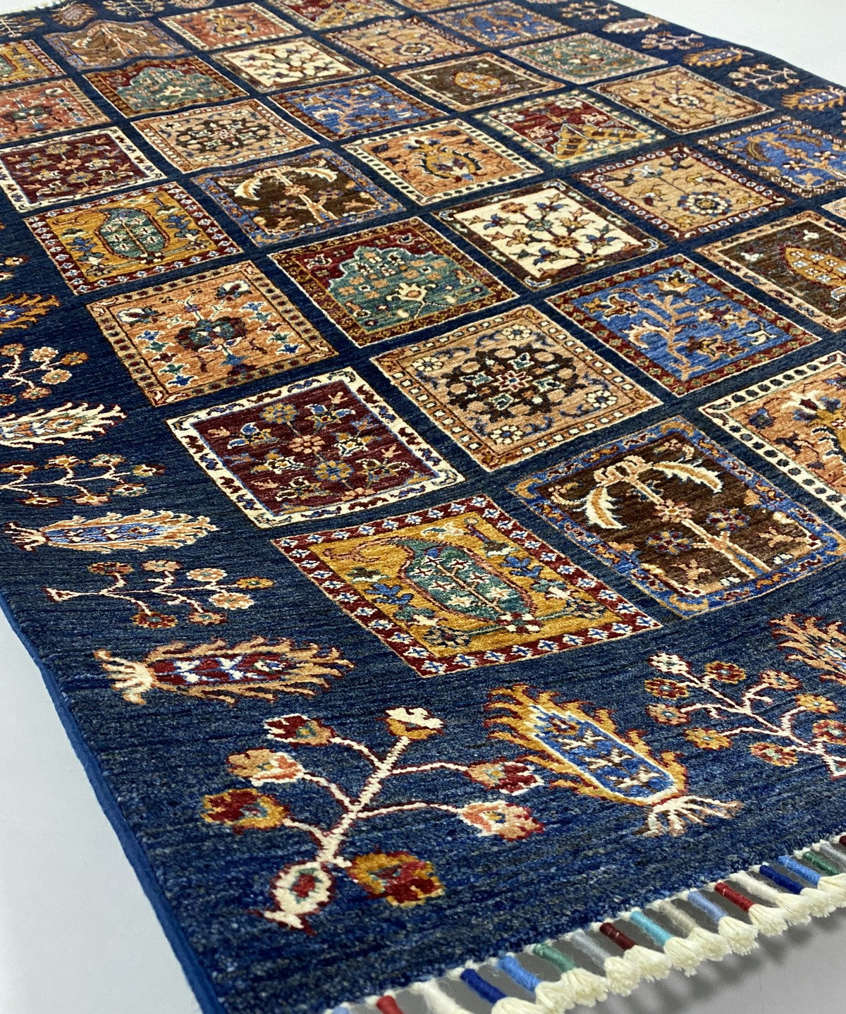 Gabbeh Bakhtari 174 x 238 CM