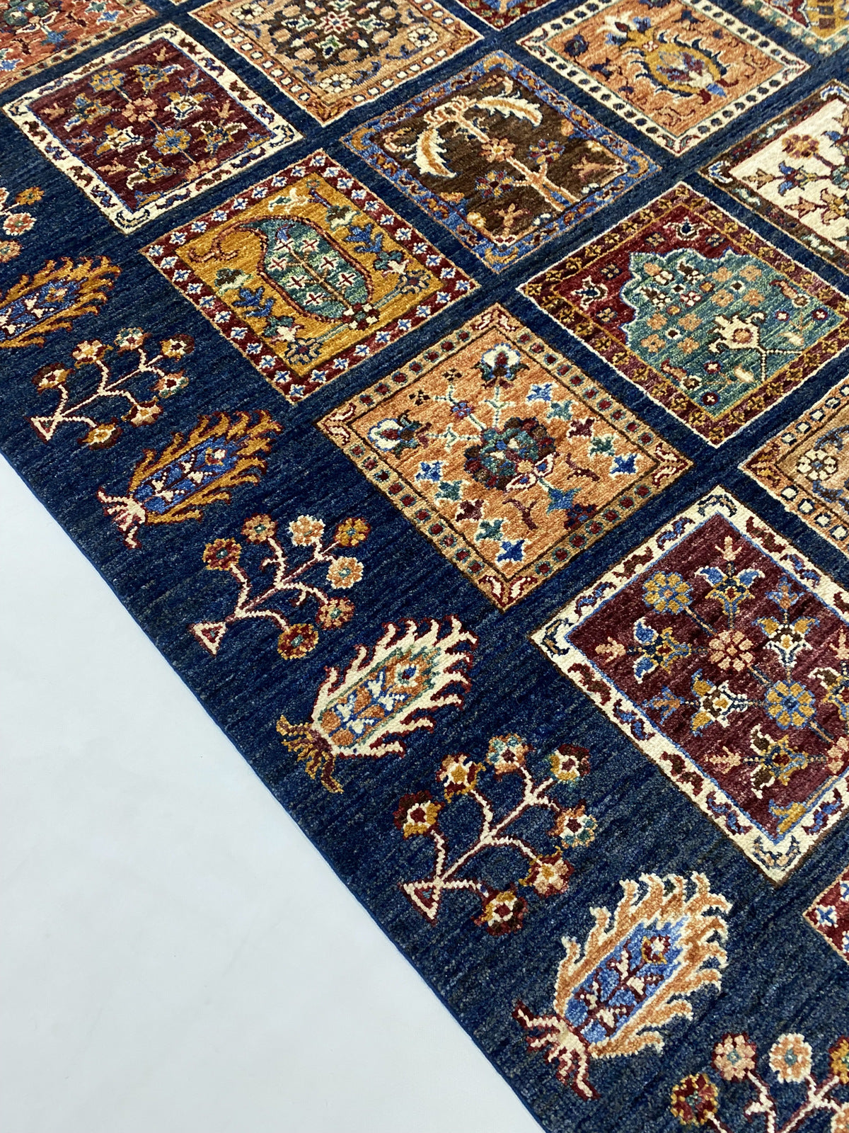 Gabbeh Bakhtari 174 x 238 CM
