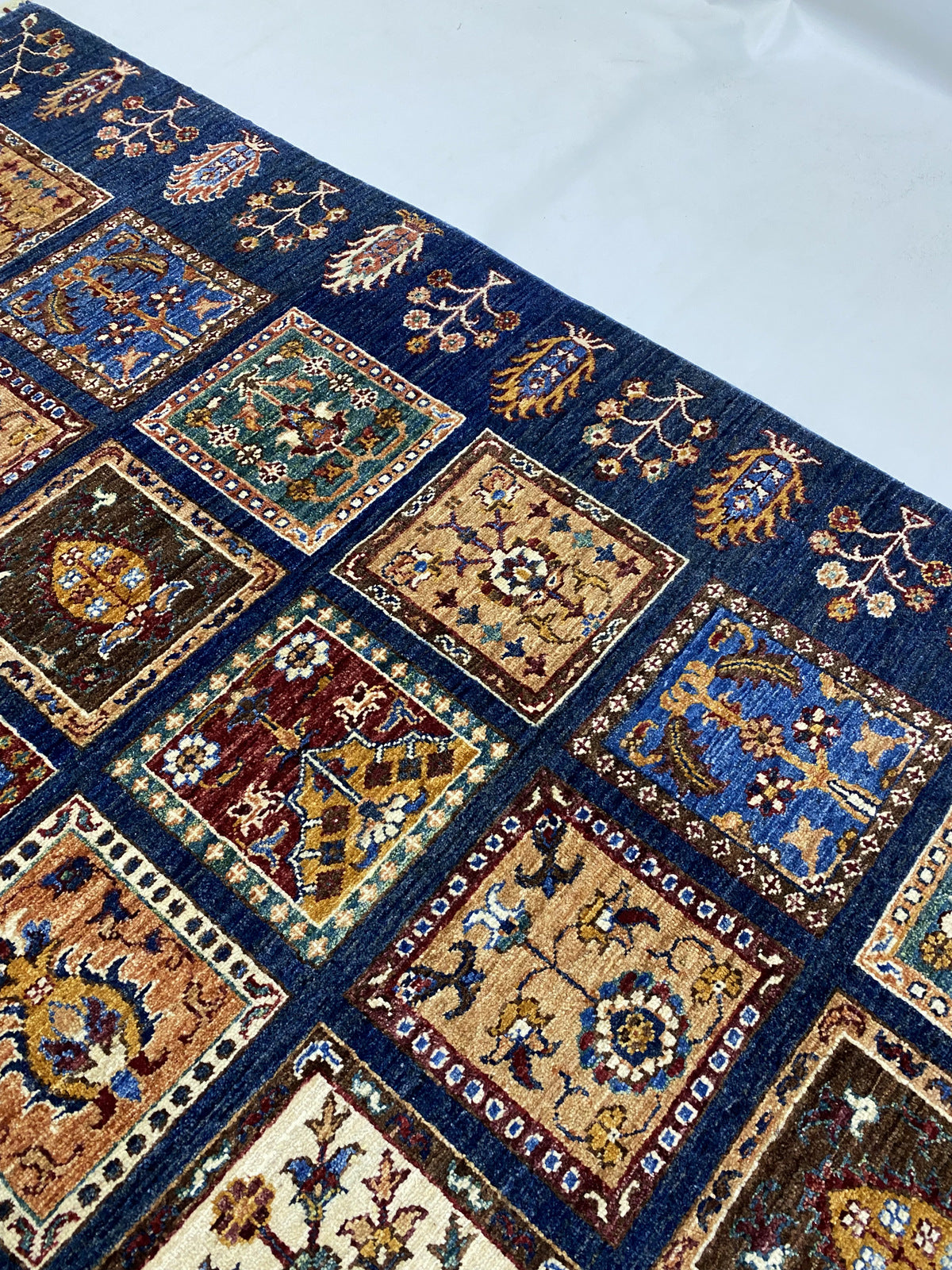 Gabbeh Bakhtari 174 x 238 CM