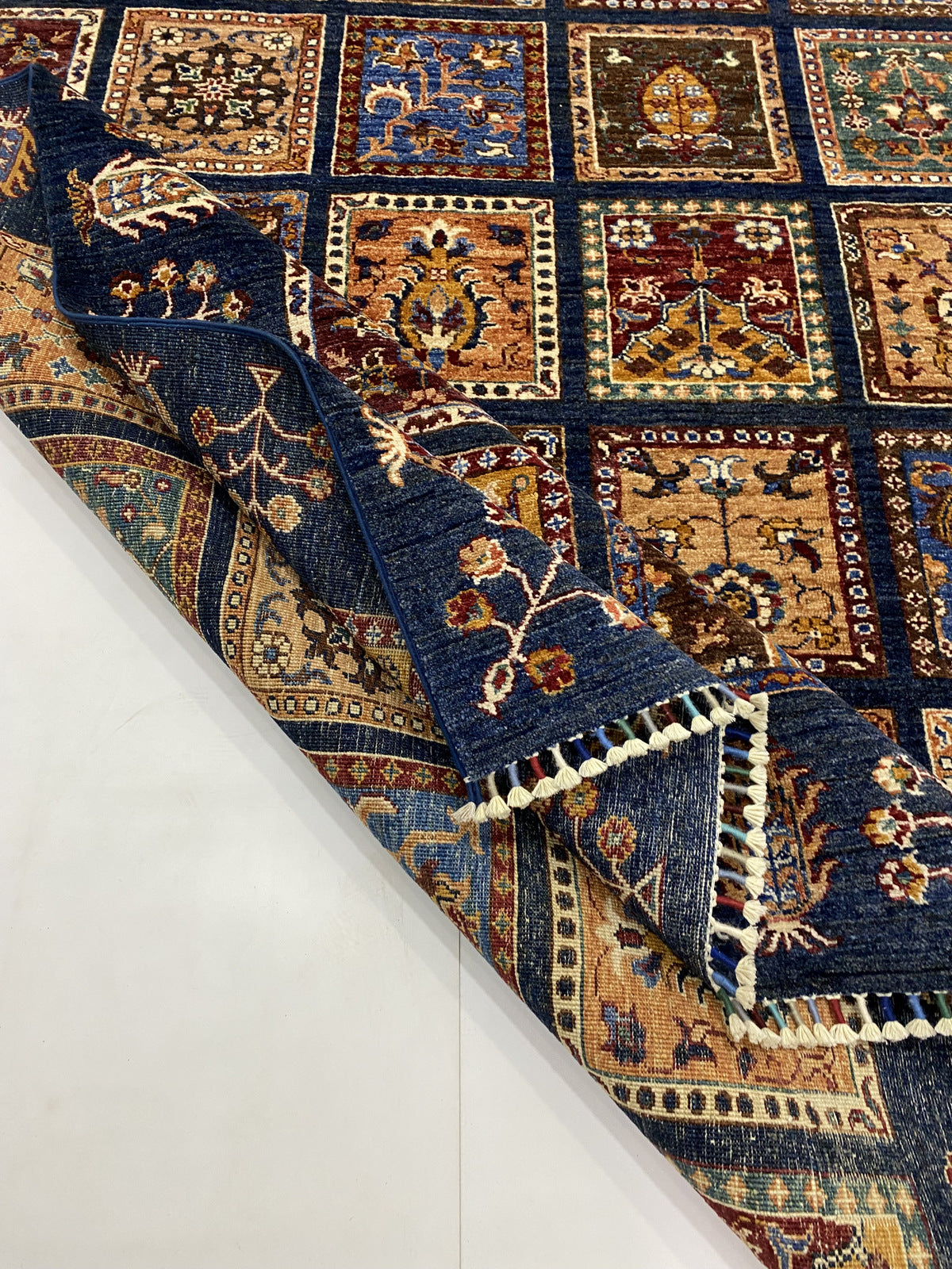 Gabbeh Bakhtari 174 x 238 CM
